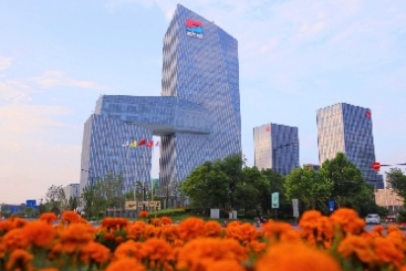 點贊！中國巨石榮登2023年玻璃纖維十大品牌榜單之首