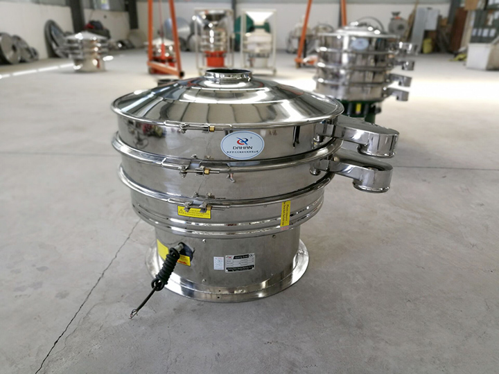 全不銹鋼振動篩整機采用不銹鋼拋光而成，干凈衛(wèi)生，可避免原料被污染